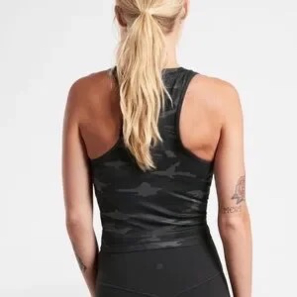 ATHLETA SHANTI CAMO CROP TANK TOP, SIZE XS, BLACK/GRAY CAMO - Picture 2 of 4